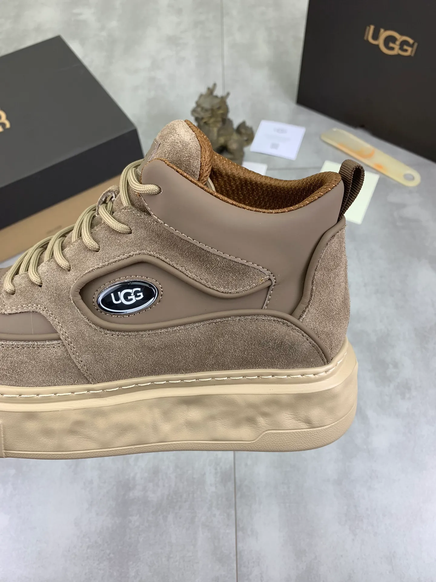 Men's shoes 💰P640 [New style] 💰 🆘 "Real wool" [UGG] 👉The popular men's shoes are synchronized with the official website 🔰The quality of the genuine products [satisfied] is not comparable to the imitations in the general market 🌀The upper is imported Italian frosted cowhide, and the lining is: foot pad 🅰️ grade 🐑Real wool👻Only Grade A can show the effect The hand feels smooth and delicate 🔱The shoe shape is grand, only genuine manufacturers can do it 🎄The perfect toughness of the original outsole 👻⬛️ allows customers to say goodbye to one-time consumption. Real wool lining, super warm. Available in black, brown and gray. Size: 39-44